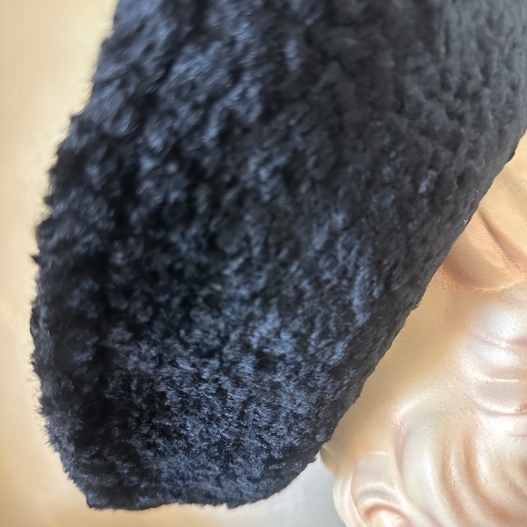 GRANDIOSE 1950s' BLACK FELT & FAUX LAMB WIDE BRIM HAT + TALL OSTRICH FEATHERS - Picture 9 of 15